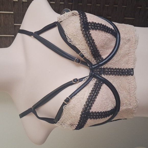 Incanto Very Sexy Lace Bra, Size 36B - Picture 2 of 5